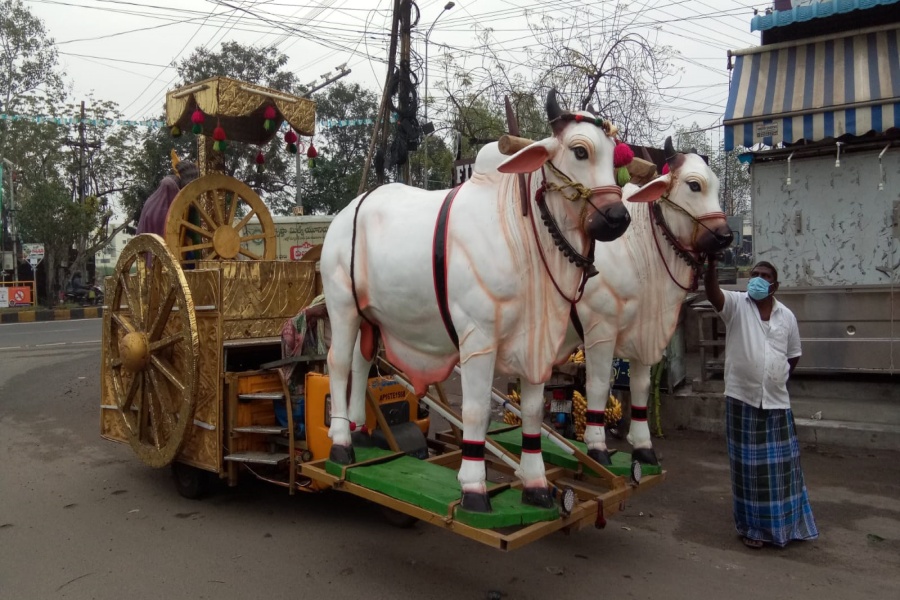 Auto turned into bullock cart