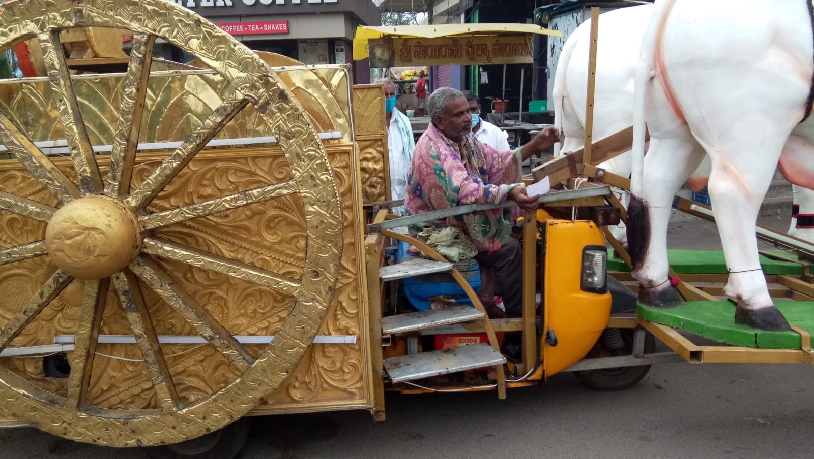 Auto turned into bullock cart