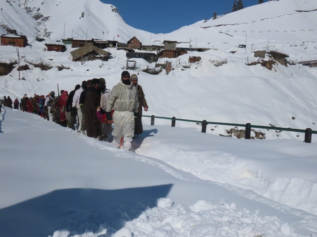 J-K: Chinar Corps evacuate woman to hospital from snow