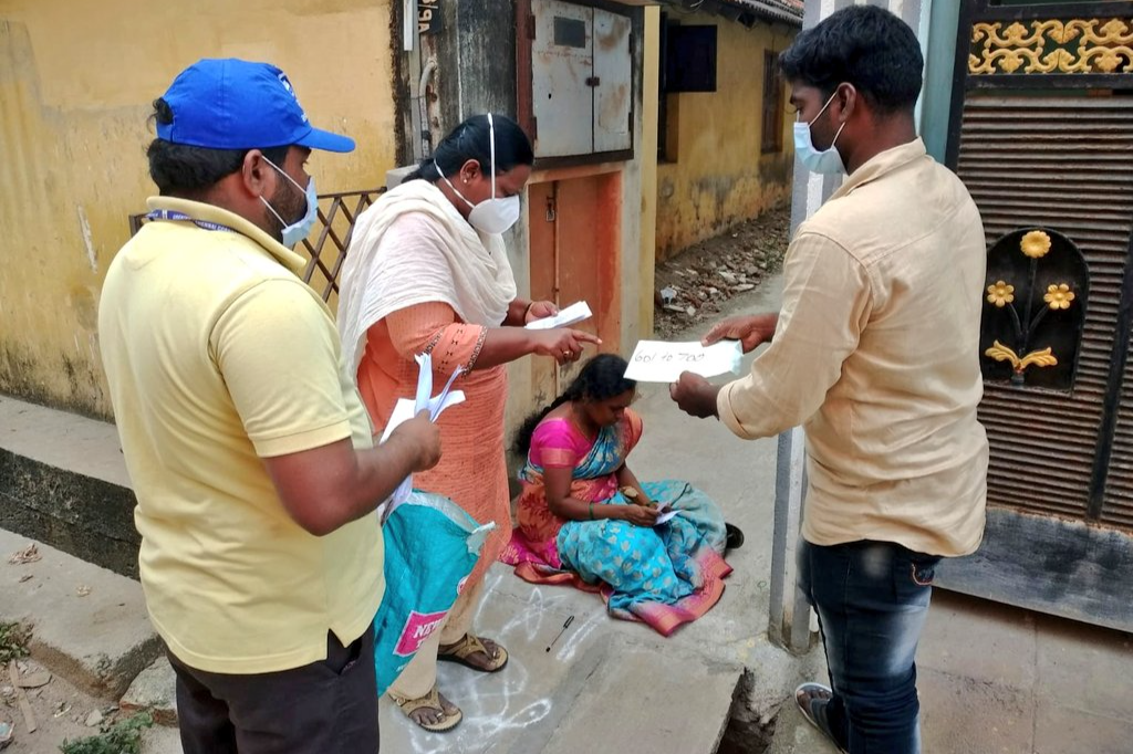 booth slips, சென்னை மாநகராட்சி ஊழியர்கள் வாக்குச் சீட்டு விநியோகம்