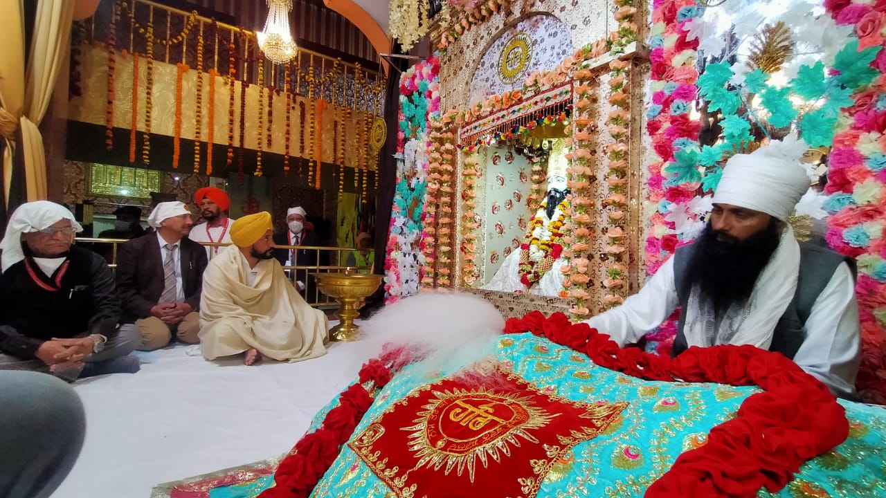 ਸਿਆਸਤਦਾਨਾਂ ਨੂੰ ਸੰਤ ਰਵਿਦਾਸ ਤੋਂ ਉਮੀਦ, ਕਾਸ਼ੀ 'ਚ ਪੰਜਾਬ ਦੀ ਸਿਆਸੀ ਚਾਬੀ