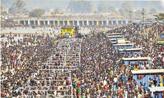 jampanna vaagu filled with full of devotees part of medaram jathara 2202