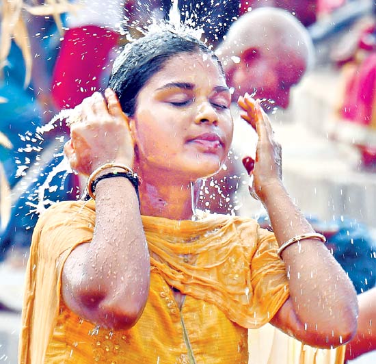 jampanna vaagu filled with full of devotees part of medaram jathara 2202