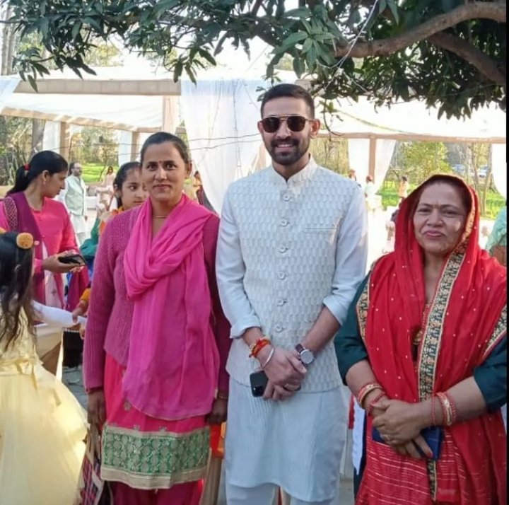 Vikrant Macy And shital Thakur Wedding: વિક્રાંત મેસી અને શીતલ ઠાકુર બંધાયા લગ્નના બંધનમાં, જુઓ તસવીરો