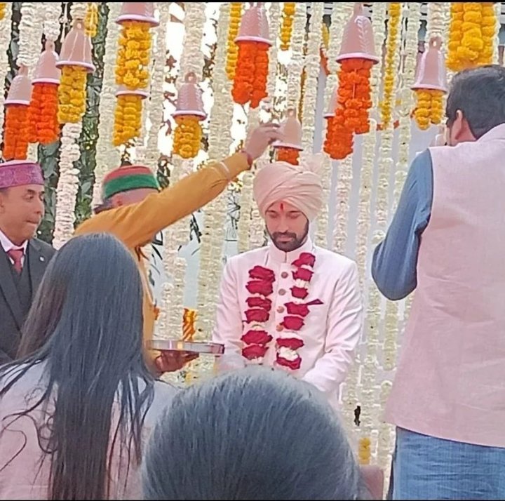 Vikrant Macy And shital Thakur Wedding: વિક્રાંત મેસી અને શીતલ ઠાકુર બંધાયા લગ્નના બંધનમાં, જુઓ તસવીરો