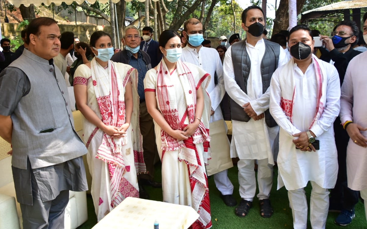 cm-himanta-biswa-sarma-attended-dipak-borthakur-funeral