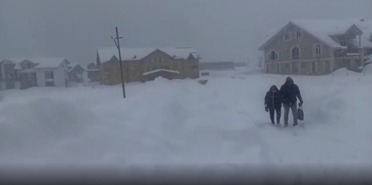 Police evacuated tourists stranded in the snow