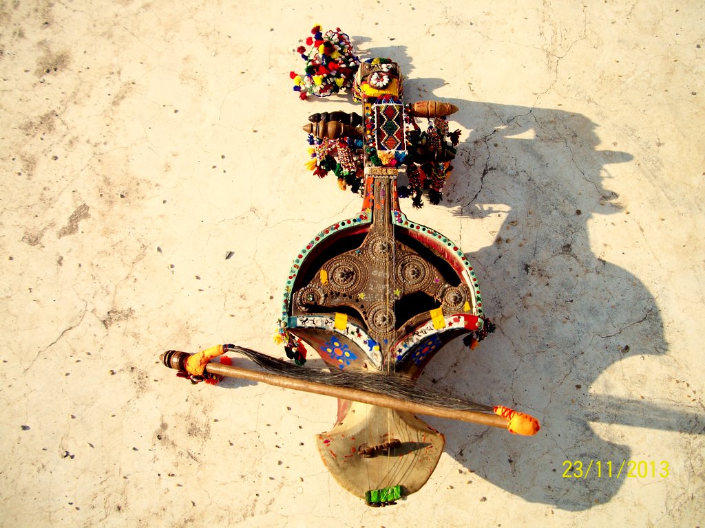 Folk musical instrument Surando