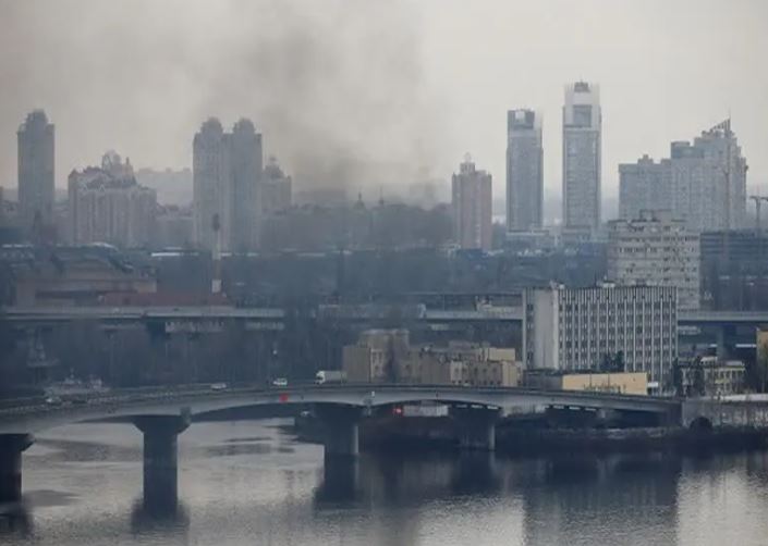 Ukraine: Explosions heard in central Kyiv