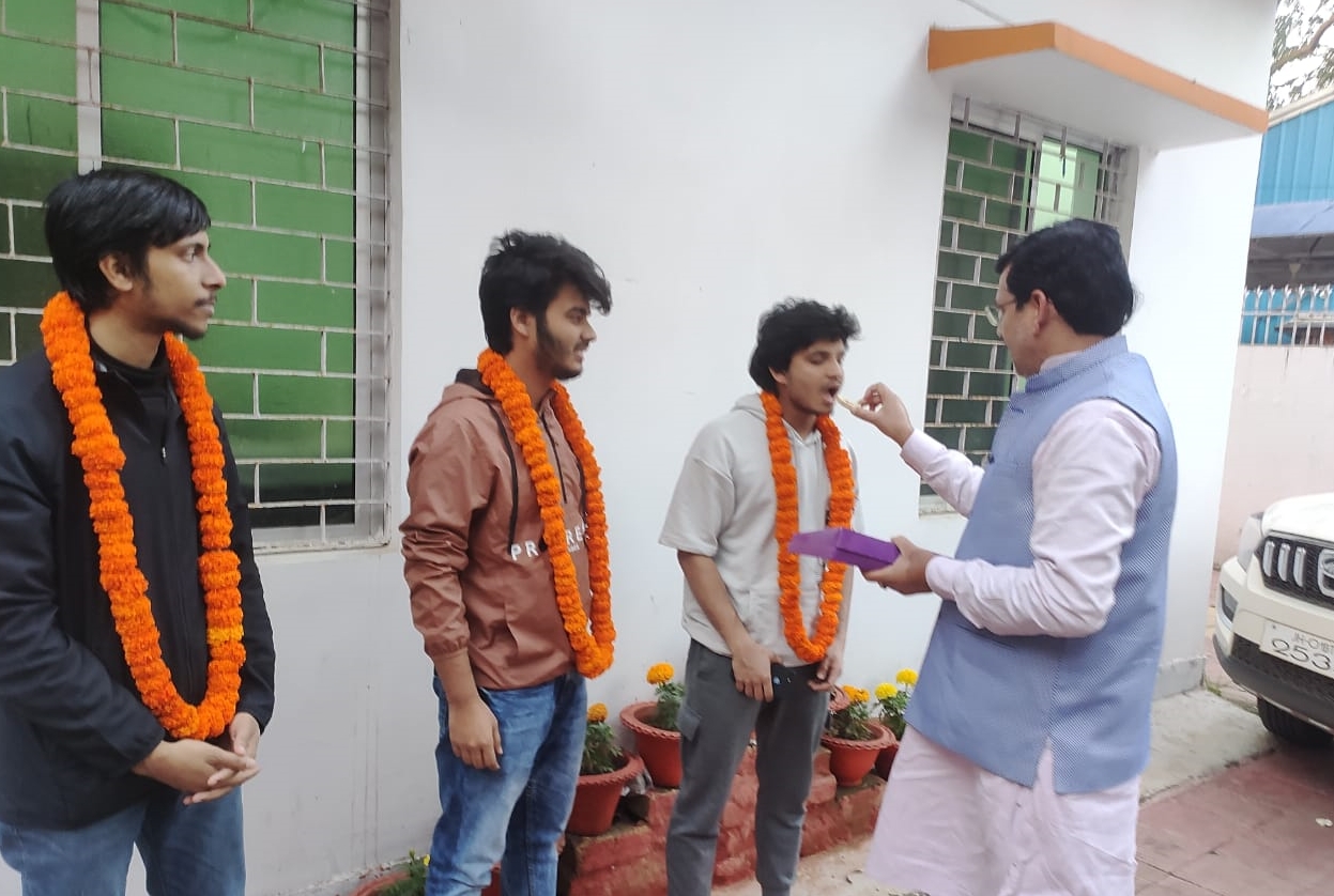 MLA Anant Ojha welcomed the students