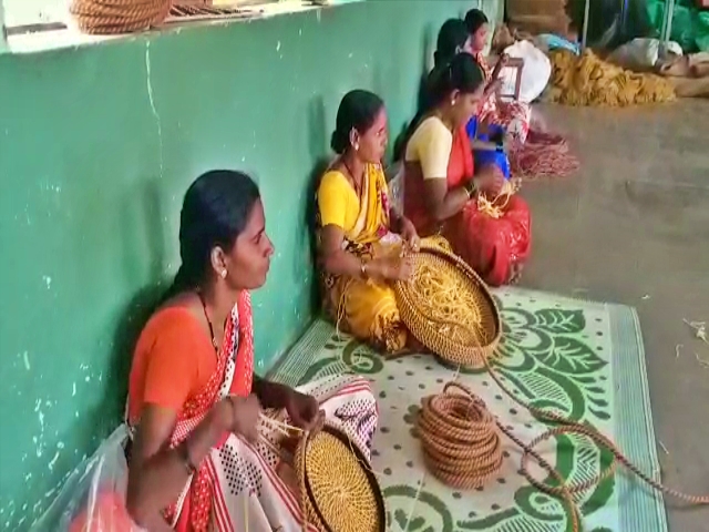 women are  leading their life by preparing of bags