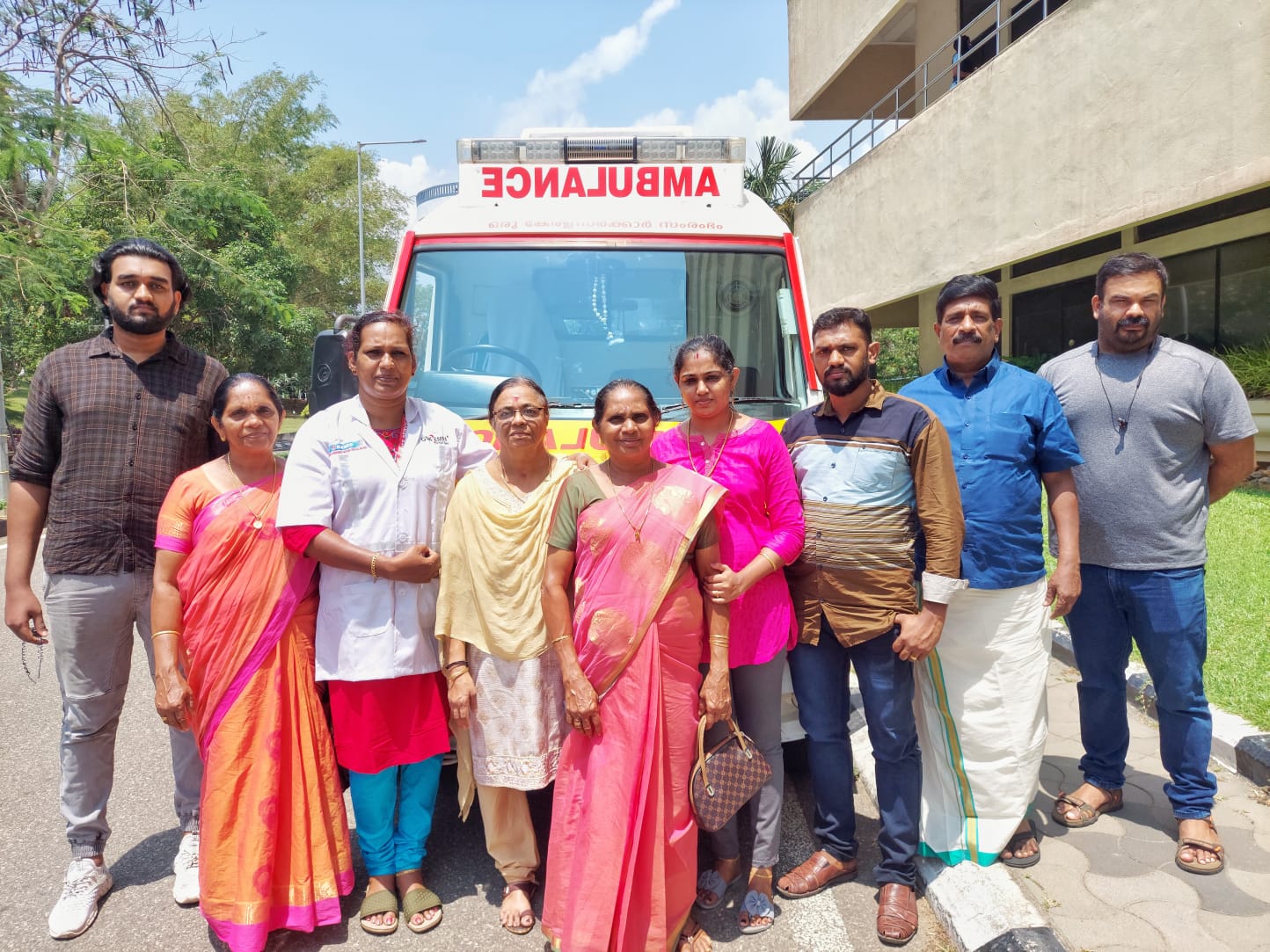Kottayam Deepa mohan as 108 ambulance driver  Deepa mohan as 108 ambulance driver received key from Health Minister  Deepamol received kaniv 108 ambulance key from veena george  കനിവ് 108 ആംബുലന്‍സ് ഡ്രൈവറായി ദീപമോഹൻ  ആരോഗ്യമന്ത്രി വീണ ജോർജിൽ നിന്ന് താക്കോല്‍ ഏറ്റുവാങ്ങി ദീപ  വനിതാദിനത്തില്‍ ആംബുലന്‍സ് ഡ്രൈവറായി ദീപമോഹൻ  108 ആംബുലന്‍സ് ഡ്രൈവറായി ആദ്യവനിത  കോട്ടയം മേമുറി പാലപ്പറമ്പില്‍ വീട്ടില്‍ ദീപ  first woman deepa mohan became ambulance driver