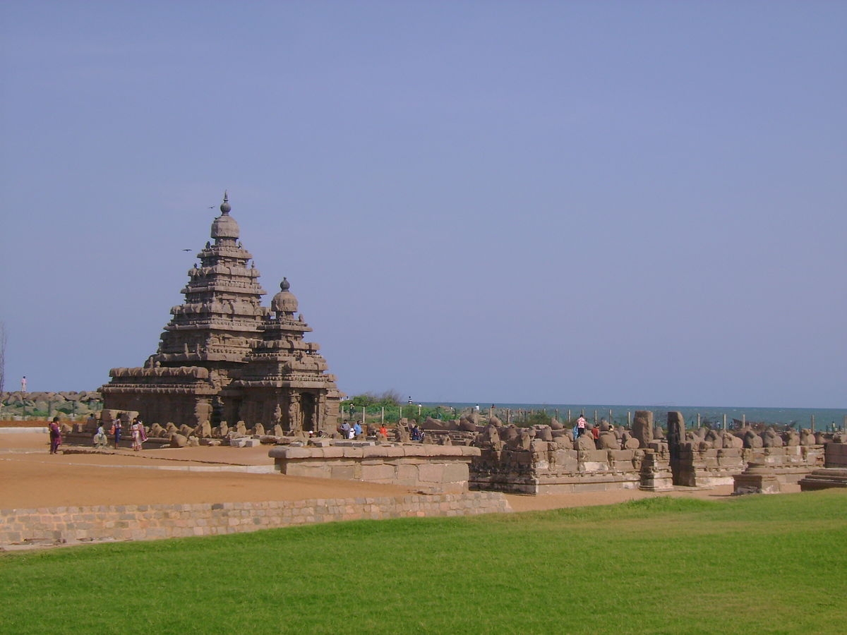 மாமல்லபுரத்தில், பக்கிங்ஹாம் கால்வாய் அருகே அமைந்துள்ள குப்பை பிரிக்கும் பகுதி