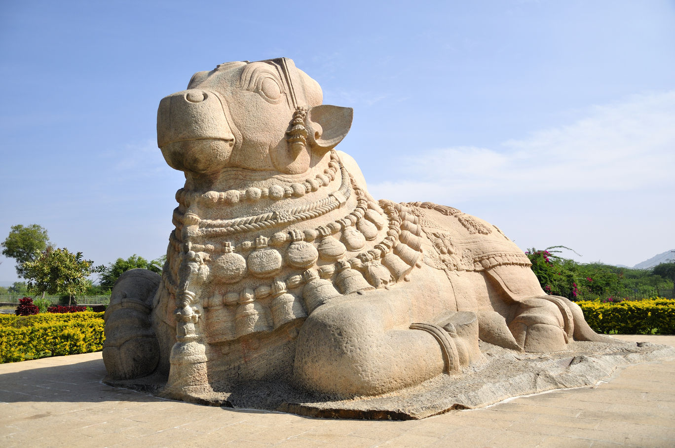 the mystery behind the hanging pillar,  hanging pillar of Veerabhadra temple of Lepakshi,  ବୀରଭଦ୍ର ମନ୍ଦିରର ଝୁଲା ସ୍ତମ୍ଭ,  ଲେପକ୍ଷୀ ଆନ୍ଧ୍ରପ୍ରଦେଶ, କାହାଣୀ ଓ କିମ୍ବଦନ୍ତୀ, ଅଜଣା କଥା, unknown facts