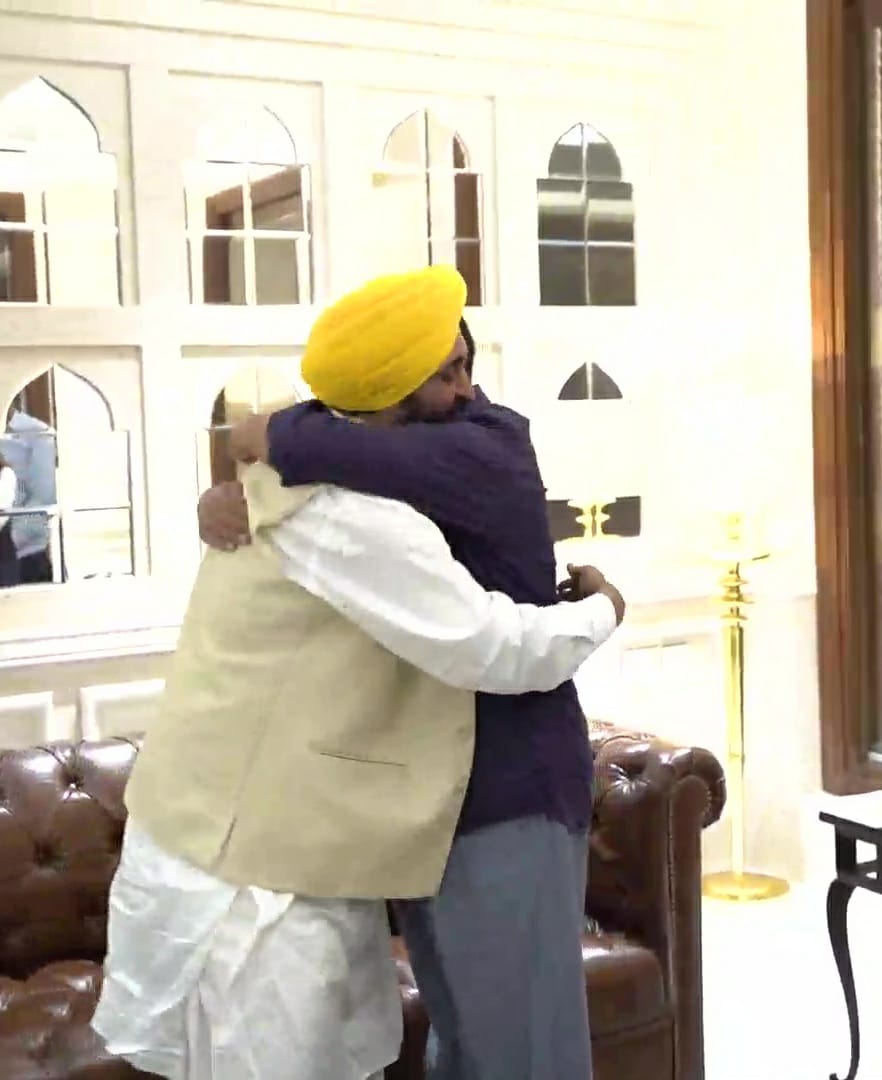 Bhagwant Mann arrives to meet AAP national convener Kejriwal after winning Punjab elections