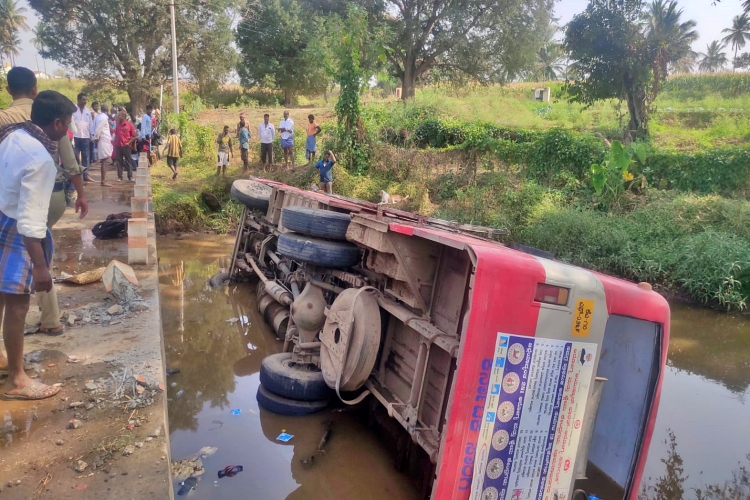 KSRTC Bus Overturned in Chamarajanagar Hanur
