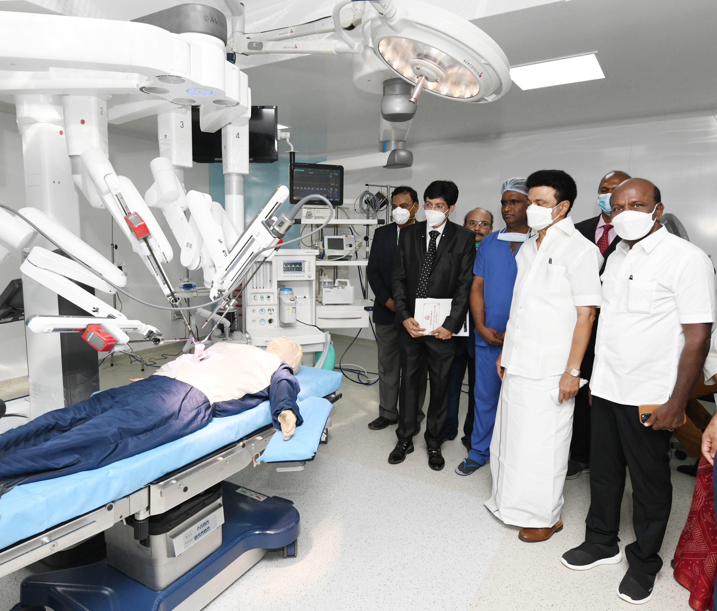 CM Stalin Inaugurated Robotic Surgery Centre, ரோபோடிக் அறுவை சிகிச்சை மையம், ரோபோடிக் அறுவை சிகிச்சை மையத்தை திறந்துவைத்த முதலமைச்சர்