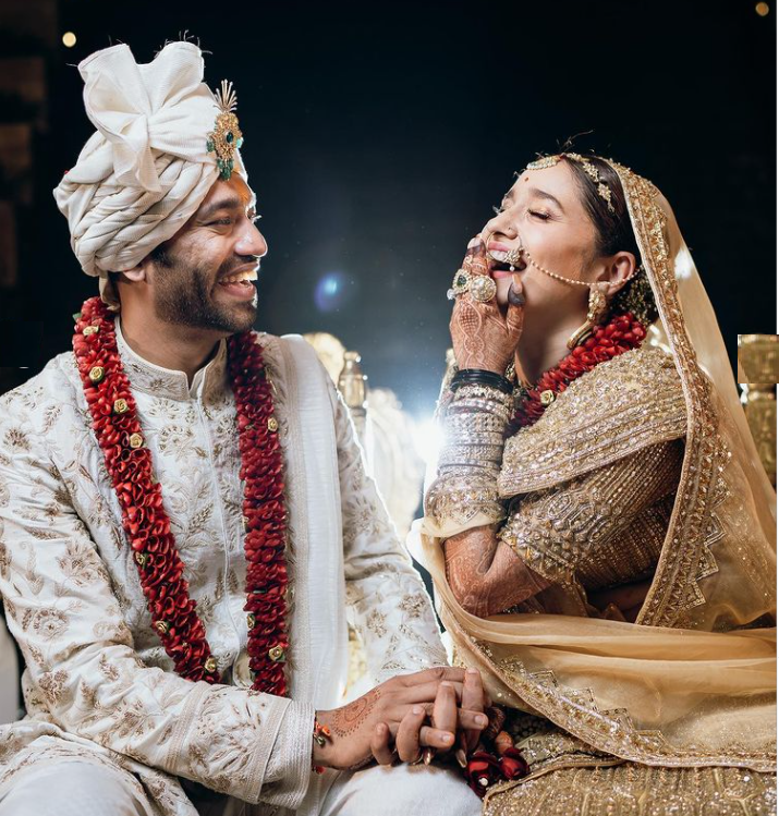 फरहान-शिबानी का शादी में दिखा रोमांस, बहू संग नाचते दिखे जावेद अख्तर