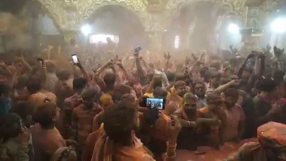 Devotees played Holi in Shri Sanwaliyaji Temple