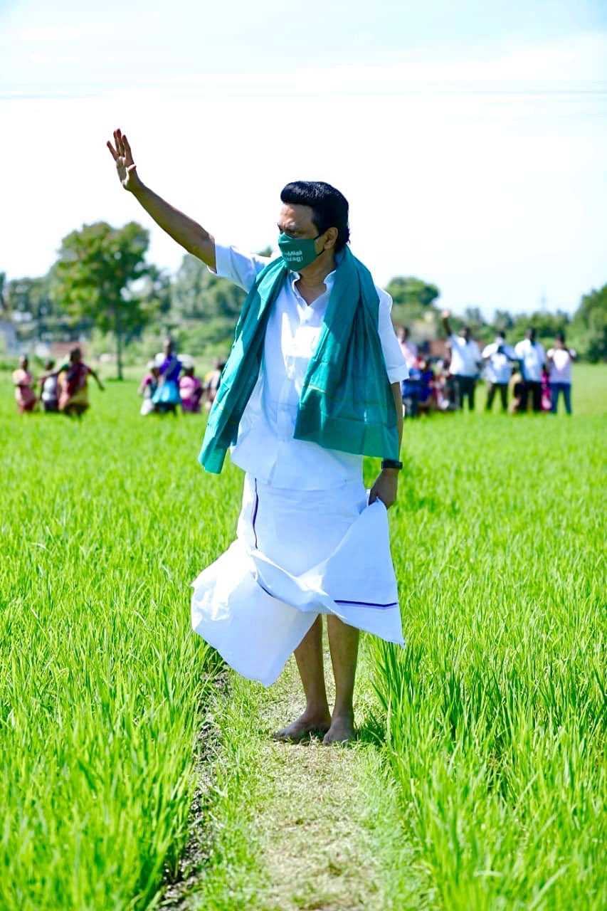 உழவர்களுக்கு முதலமைச்சர் ஓடோடிச் சென்று உதவுகிறார்