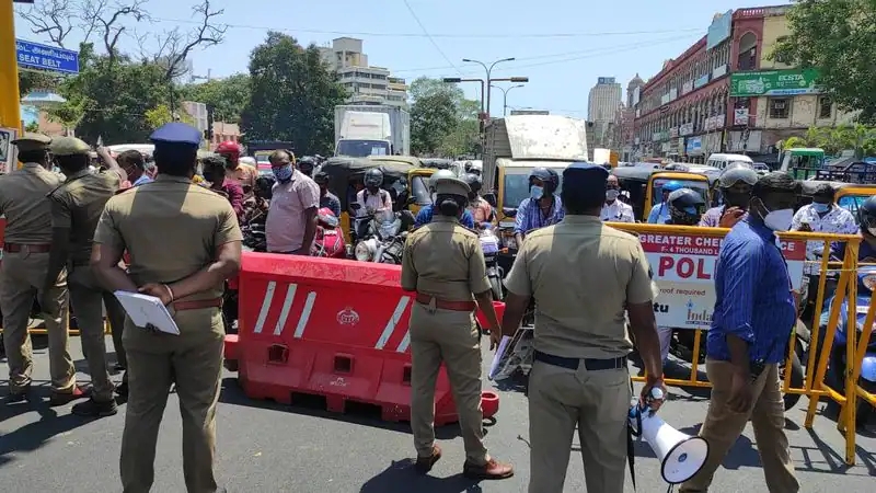 பைக் வீலிங் காவல்துறை எச்சரிக்கை