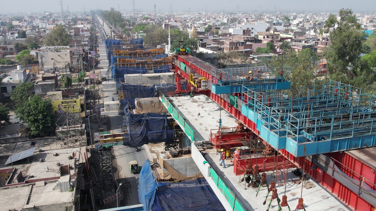 Muradnagar rapid railway station being built on single pillar