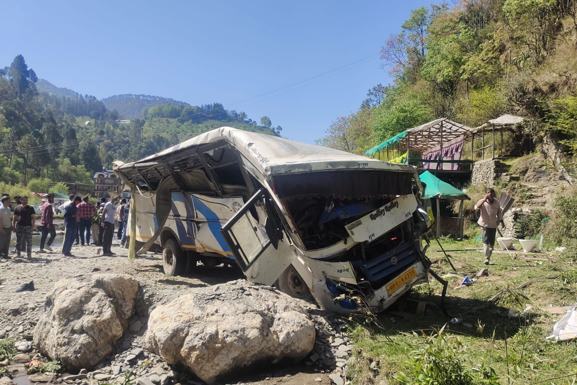 bus falls into a river in solan