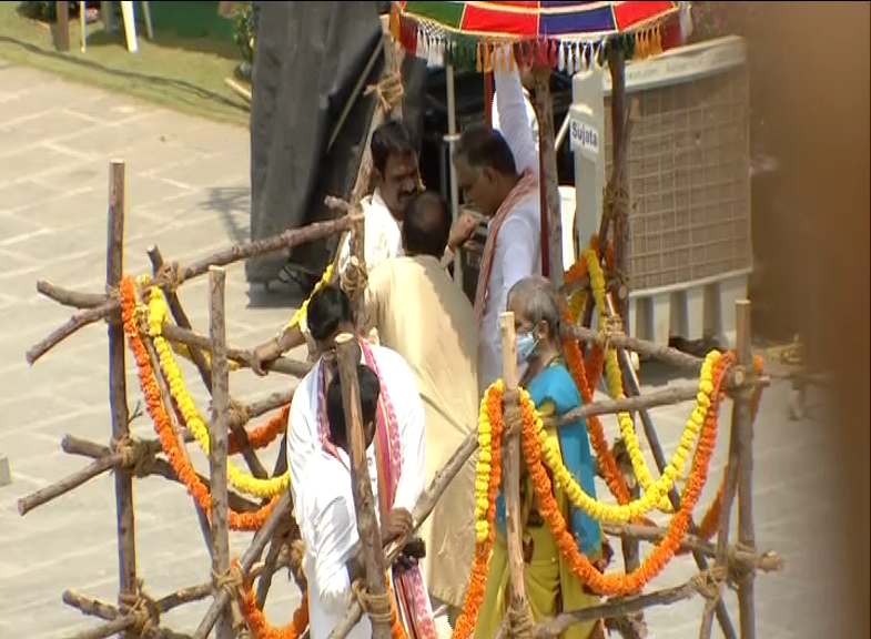 Started Yadadri Temple Reopening process and cm kcr is the first devotee to start