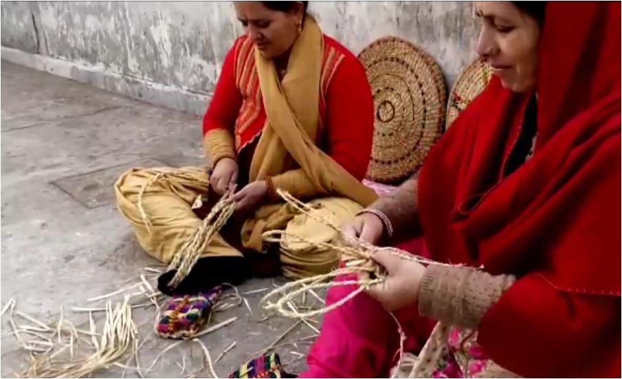 kashmiri women preparing products from stubble