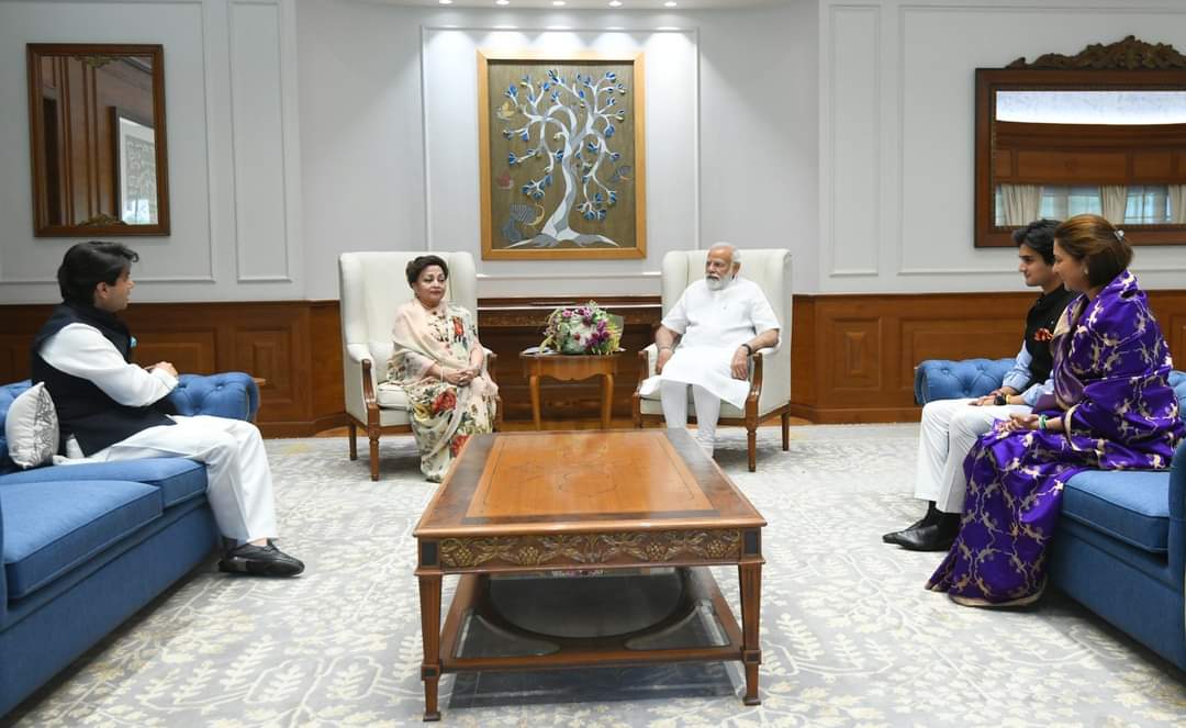 scindia met pm narendra modi with family