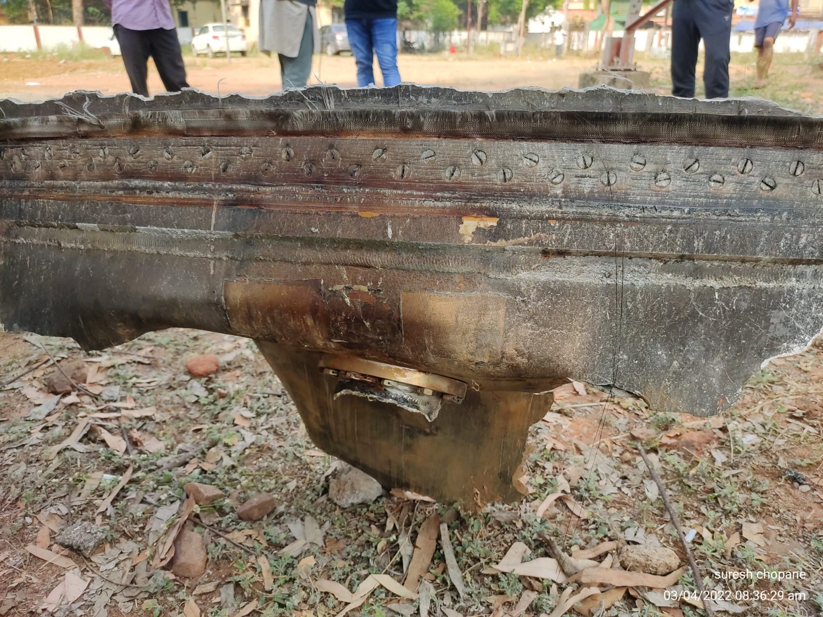 Iron ring and cylinder like object found in Chandrapur Maharashtra  Objects falling from sky found in Ladbori and Pawanpar  ആകാശത്ത് നിന്ന് ഭൂമിയിലേക്ക് അജ്ഞാത വസ്‌തുക്കൾ പതിച്ചു  ലോഹവളയവും സിലിണ്ടറിന് സമാനമായ അജ്ഞാത വസ്‌തുവും കണ്ടെത്തി  മാഹാരാഷ്‌ട്ര അജ്ഞാത വസ്‌തുക്കൾ കണ്ടെത്തി  സിന്ദേവഹി തഹസിൽ ആകാശത്ത് നിന്ന് ലോഹമോതിരം  ലാഡ്‌ബോറി പവൻപർ അജ്ഞാത വസ്‌തുക്കൾ  meteorites and pieces of rocket boosters found in Sindewahi tehsil