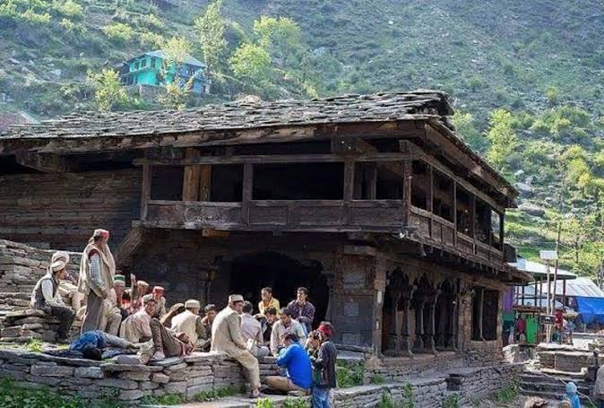 Malana village in Kulu  Malana village of Himachal  കൊവിഡ് തൊടാത്ത ഇന്ത്യന്‍ ഗ്രാമം  കുളുവില്‍ കാണേണ്ടത്  മലാന ഗ്രാമത്തിന്‍റെ പ്രത്യേകത  മലാന ഗ്രാമം  മലാന ക്രീം  മരം കൊണ്ടുള്ള വീടുകള്‍  മലാനയിലെ സംസ്കാരം