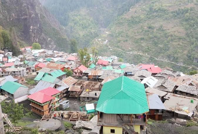 Malana village in Kulu  Malana village of Himachal  കൊവിഡ് തൊടാത്ത ഇന്ത്യന്‍ ഗ്രാമം  കുളുവില്‍ കാണേണ്ടത്  മലാന ഗ്രാമത്തിന്‍റെ പ്രത്യേകത  മലാന ഗ്രാമം  മലാന ക്രീം  മരം കൊണ്ടുള്ള വീടുകള്‍  മലാനയിലെ സംസ്കാരം