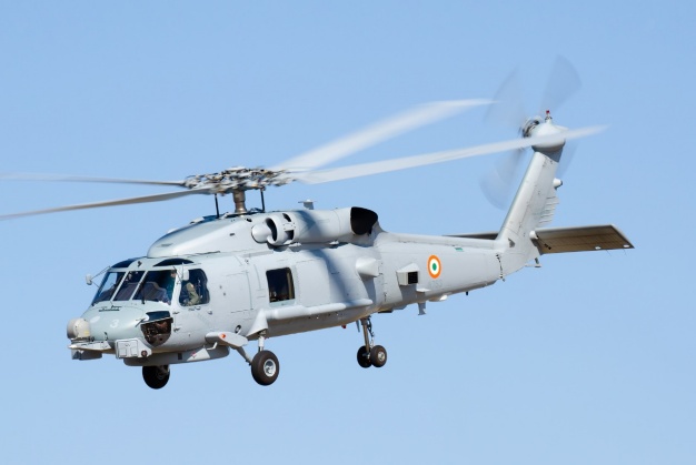 भारतीय नौसेना के पायलटों ने MH-60R हेलीकॉप्टरों के लिए अमेरिका में प्रशिक्षण किया पूरा
