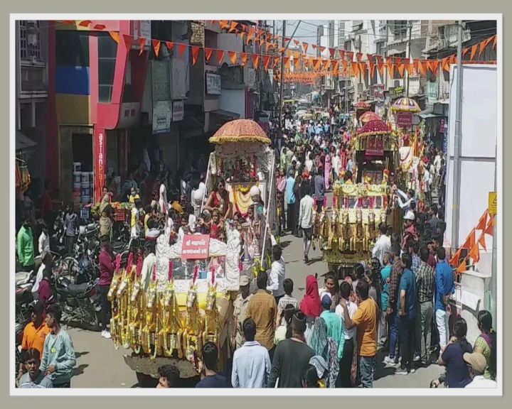 ભગવાન પદ્મનાભે વાડીની રચના કરી સ્વયં માટીના ઢગ સ્વરૂપે બિરાજમાન થયા ત્યારથી આ મંદિરમાં ભગવાન પદ્મનાભ માટીના ઢગ સ્વરૂપે પૂજાય છે.