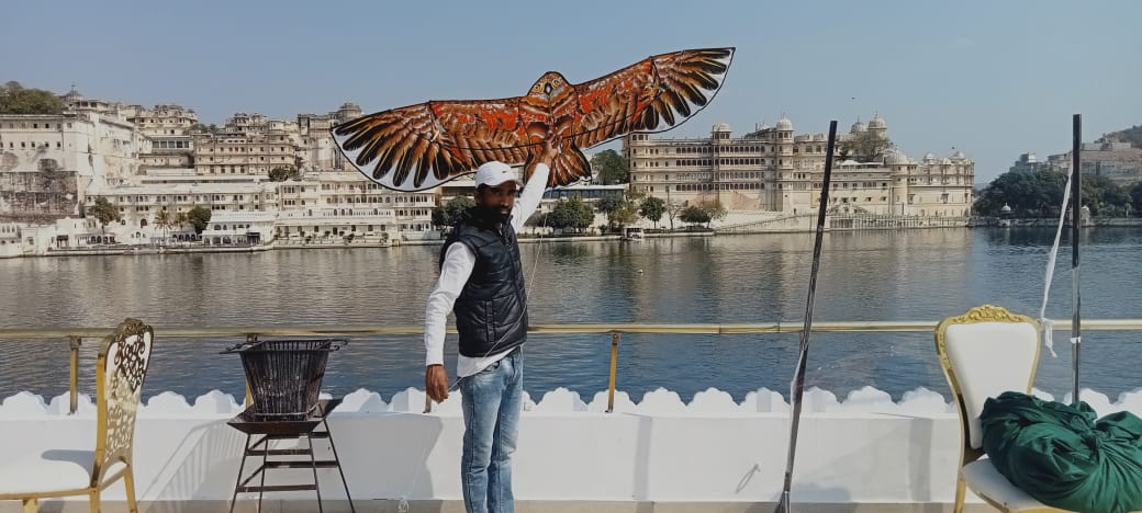 Abdul Qadir flew 1000 kites