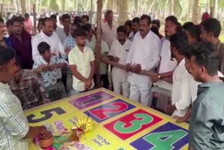 mla_rapaka_varaprasada_rao_playing_gundata