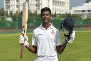During a Cooch Behar Trophy final between Karnataka and Mumbai, Prakhar Chaturvedi achieved rare feat as he became the only player to smash 400+ runs in an annual four-day U-19 tournament. He slammed 404 runs of 638 balls including 46 boundaries and three sixes to reach this milestone.