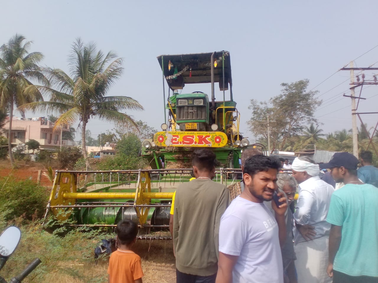 same family died  terrible road accident  ದಂಪತಿ ಮಗು ಸಾವು  ಕೊಳ್ಳೇಗಾಲದಲ್ಲಿ ಅಪಘಾತ