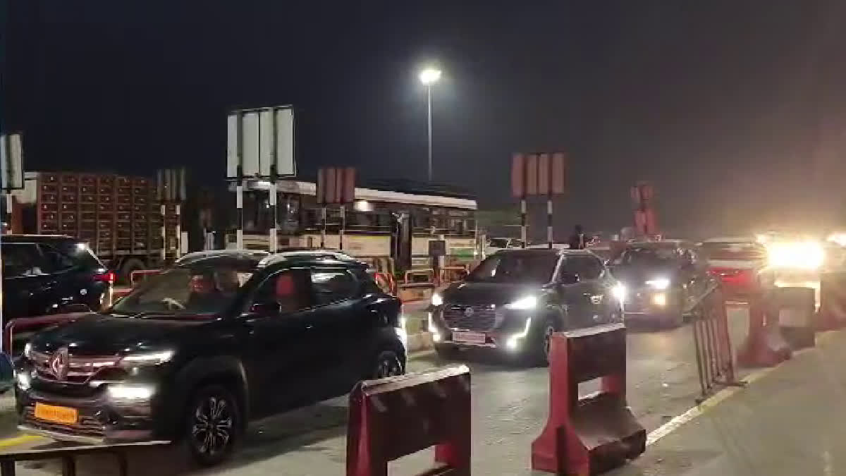 TRAFFIC PANTHANGI TOLL PLAZA