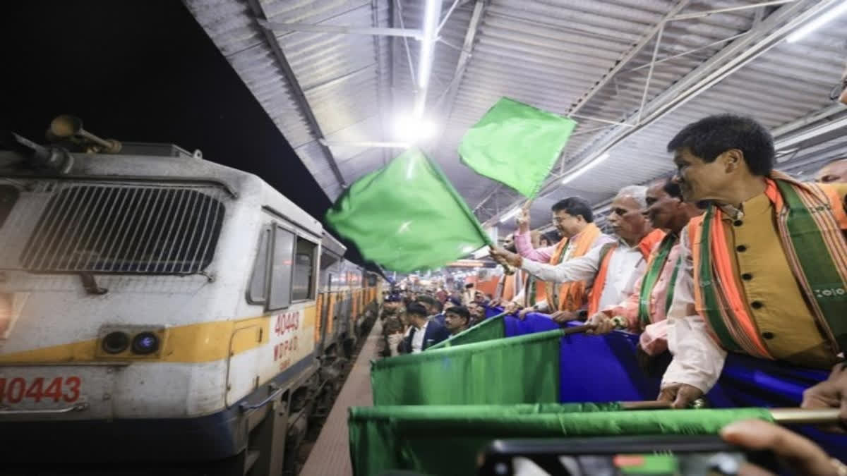 A special "Aastha" train carrying around 400 pilgrims to Ayodhya in Uttar Pradesh has been flagged off from Tripura.