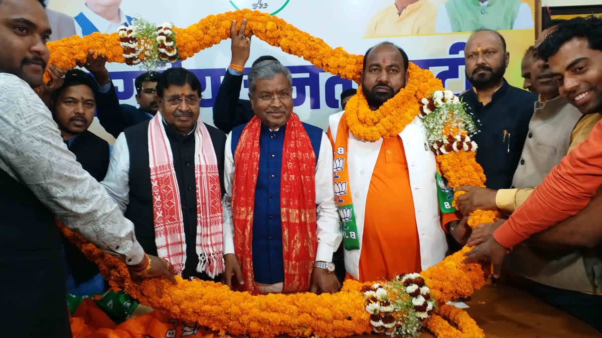 Palamu Former MP Ghuran Ram joins BJP