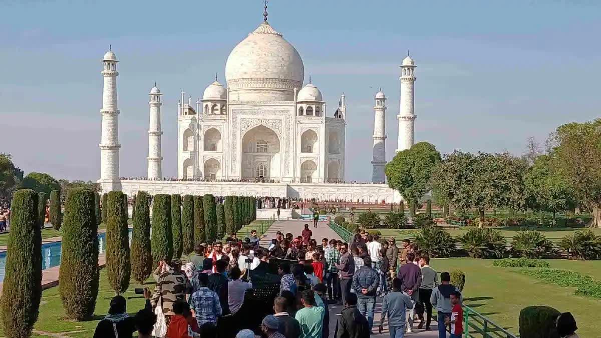 Taj Mahal Malaysian Flag  Taj Mahal Tourists  മലേഷ്യൻ പതാക താജ്‌മഹൽ  താജ്‌മഹൽ മലേഷ്യൻ വിനോദ സഞ്ചാരികൾ  Taj Mahal Malaysian Tourists issue