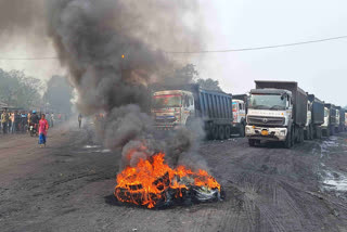 Villagers blocked road in Pakur after dispute with security guard of  coal company