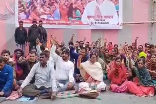 continues indefinite strike of Dhibra workers in Koderma