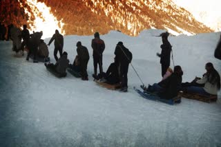 winter-wonderland-kashmir-tourists-enjoying-sledge-snow-bike-ride-in-sonmarg