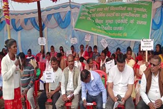 Displaced people protested in front of Birsa Munda Airport in Ranchi