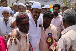 muslims-participate-in-pathirakali-amman-temple-kudamuzhukku