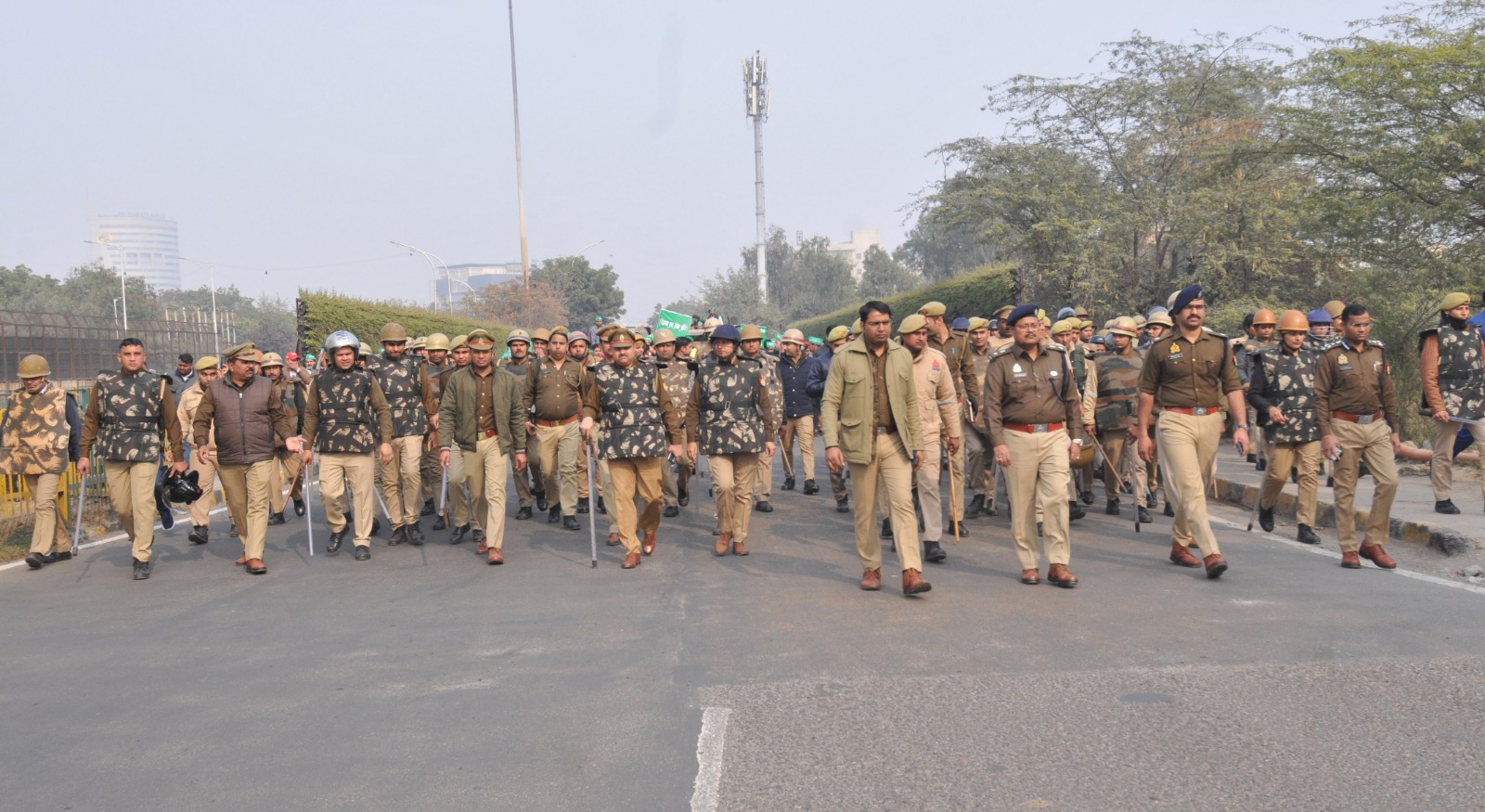 किसानों के भारत बंद आह्वान को लेकर नोएडा पुलिस अलर्ट, बढ़ाई शहर की चौकसी