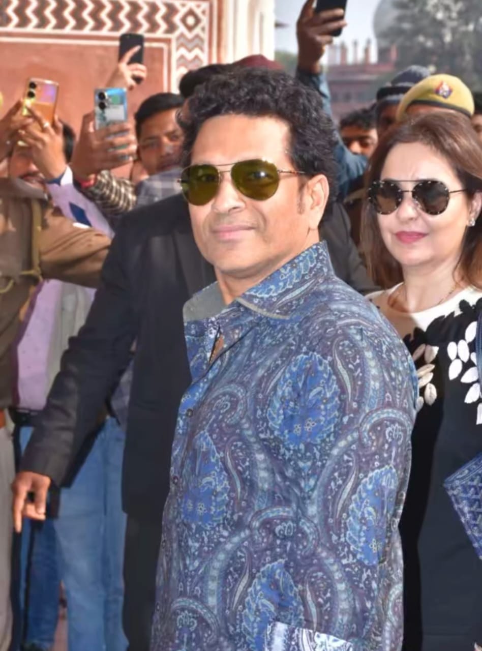 Cricketer Sachin Tendulkar and his wife Anjali visits Tajmahal in Agra